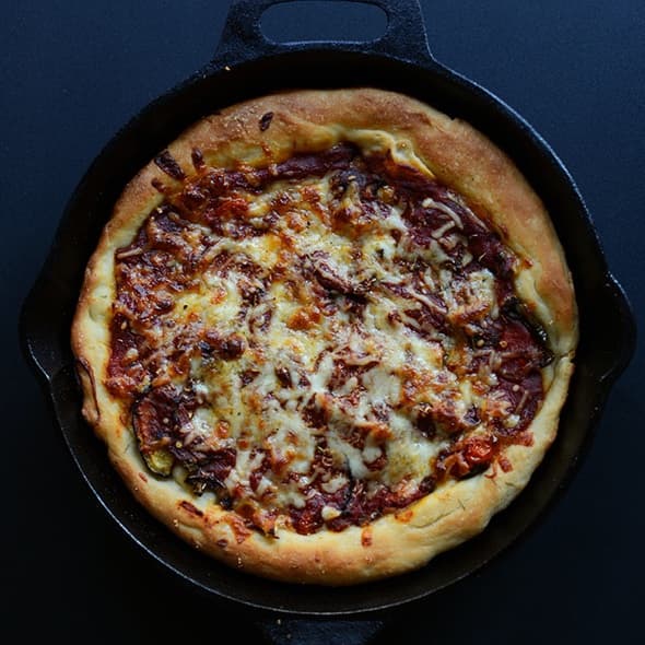 Simple Deep Dish Pizza