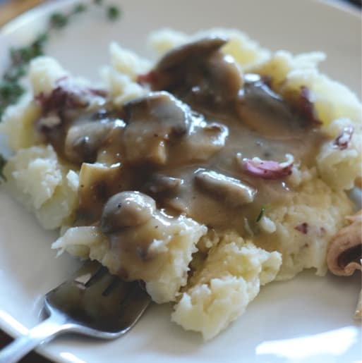 Cauliflower Mashed Potatoes with Mushroom Gravy